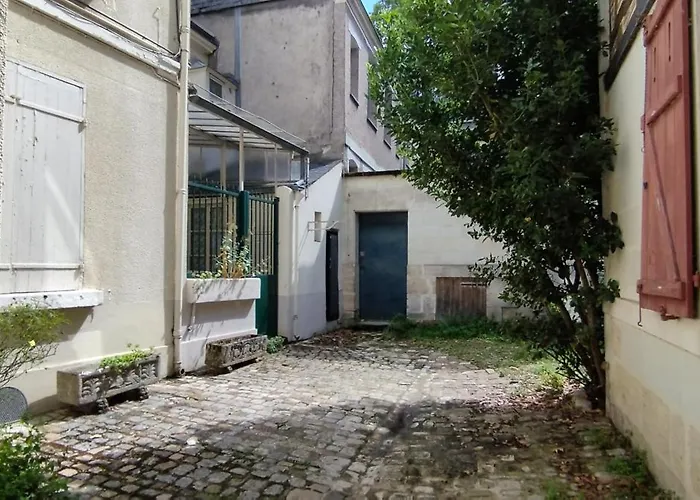 Chez Leo - Rue De La Scellerie